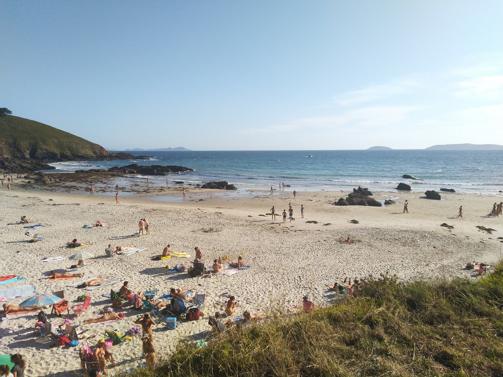 Bascuas beach的照片 带有碧绿色纯水表面