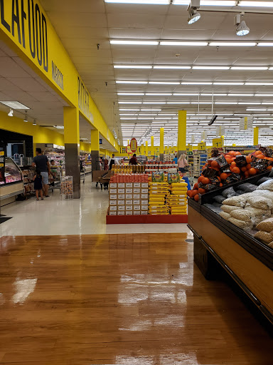 Grocery Store «Fresco y Más», reviews and photos, 3701 NW 7th St, Miami, FL 33126, USA