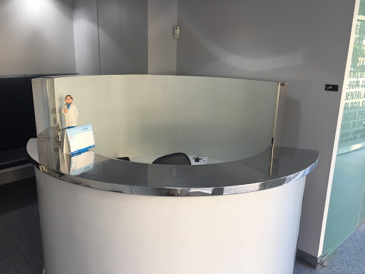 Clínica Dental Dr. T. Simancas en Sant Joan Despí, Barcelona