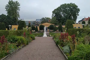 Linnaeus garden image