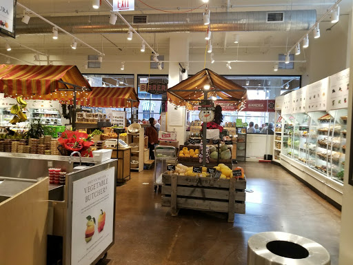 Shopping Mall «The Shops at North Bridge», reviews and photos, 520 N Michigan Ave, Chicago, IL 60611, USA