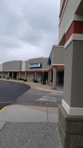 Thrift Store «Goodwill Lynnhaven Retail Store», reviews and photos, 600 S Lynnhaven Rd, Virginia Beach, VA 23452, USA