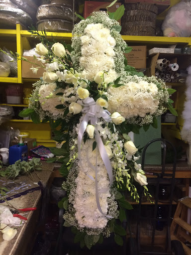 Florist «Artistic Manner Flower Shop & Greenhouse», reviews and photos, 211 Wolfs Ln, Pelham, NY 10803, USA
