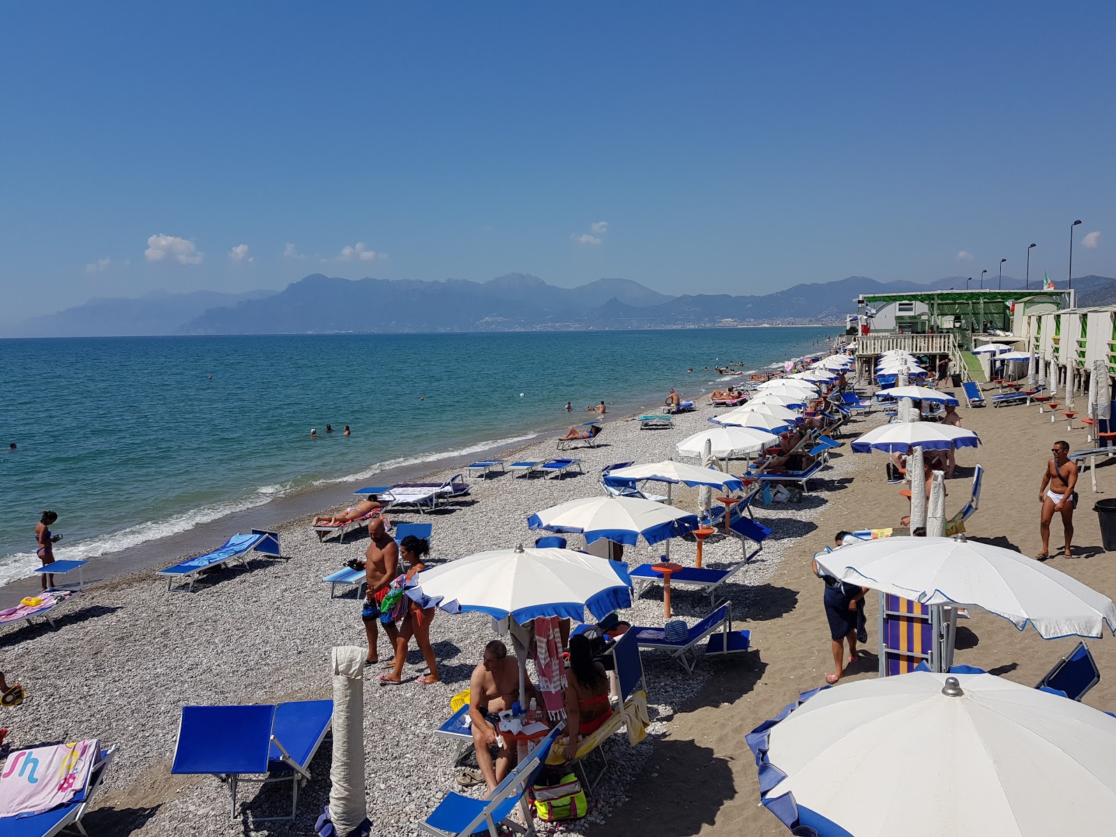 Zdjęcie Magazzeno beach z powierzchnią szary piasek i kamyczki