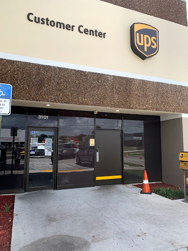 Logistics Service «UPS Customer Center», reviews and photos, 3101 N 29th Ave, Hollywood, FL 33020, USA
