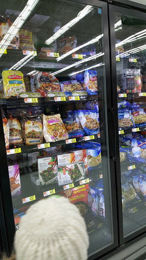 Shopping Mall «Watchung Square Mall», reviews and photos, 1515 US-22, Watchung, NJ 07069, USA