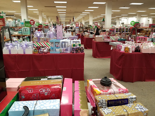 Shopping Mall «Stratford Square Mall», reviews and photos, 152 Stratford Dr, Bloomingdale, IL 60108, USA