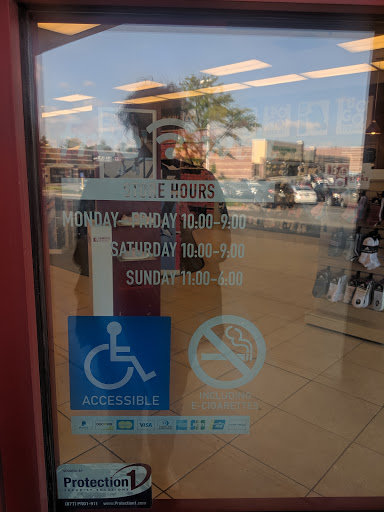 Shoe Store «Famous Footwear», reviews and photos, 211 NE Englewood Rd, Kansas City, MO 64118, USA