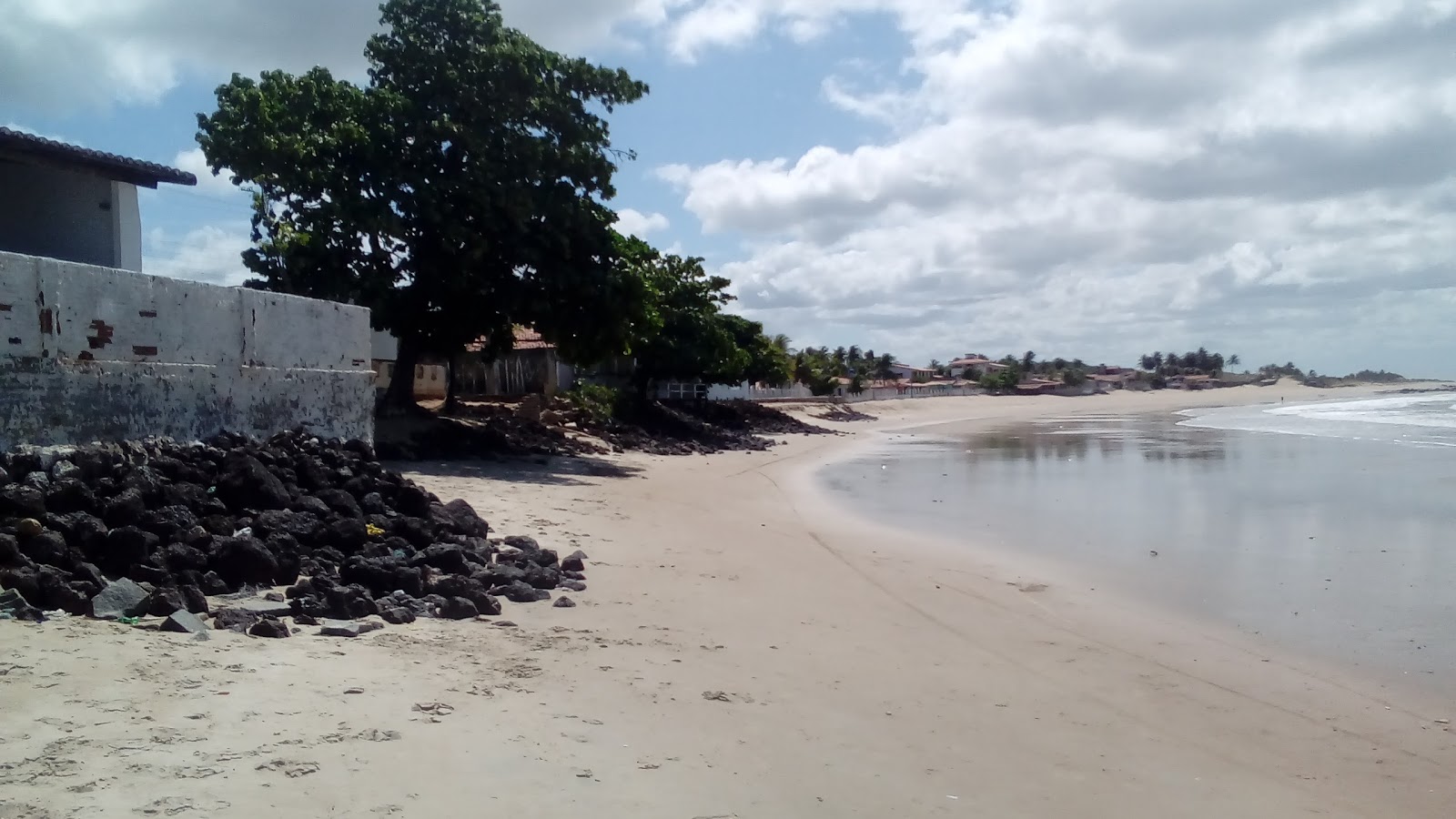 Cajueiro Plajı'in fotoğrafı düz ve uzun ile birlikte