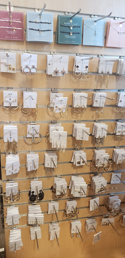 Shoe Store «DSW Designer Shoe Warehouse», reviews and photos, 276 New Britain Ave, Plainville, CT 06062, USA