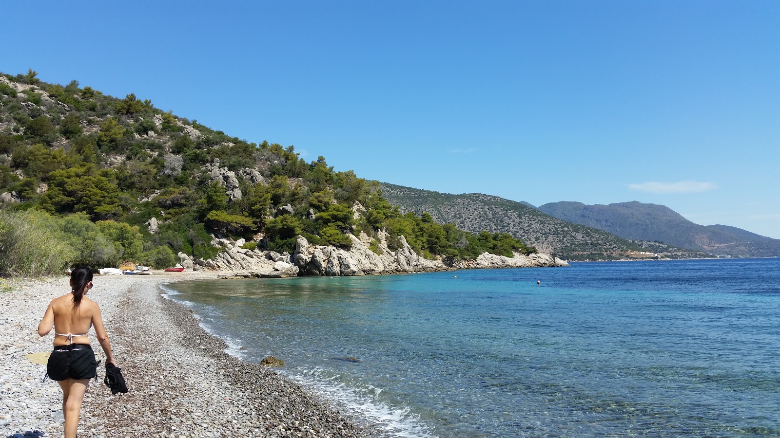 Photo of Methena-Taktikopolis with turquoise pure water surface