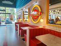 Atmosphère du Restaurant américain Fatburger France à Sarcelles - n°1