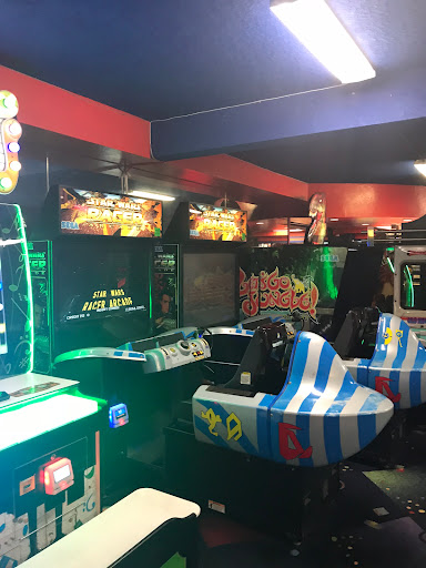 Pizza Restaurant «Round Table Pizza», reviews and photos, 626 W Huntington Dr, Monrovia, CA 91016, USA