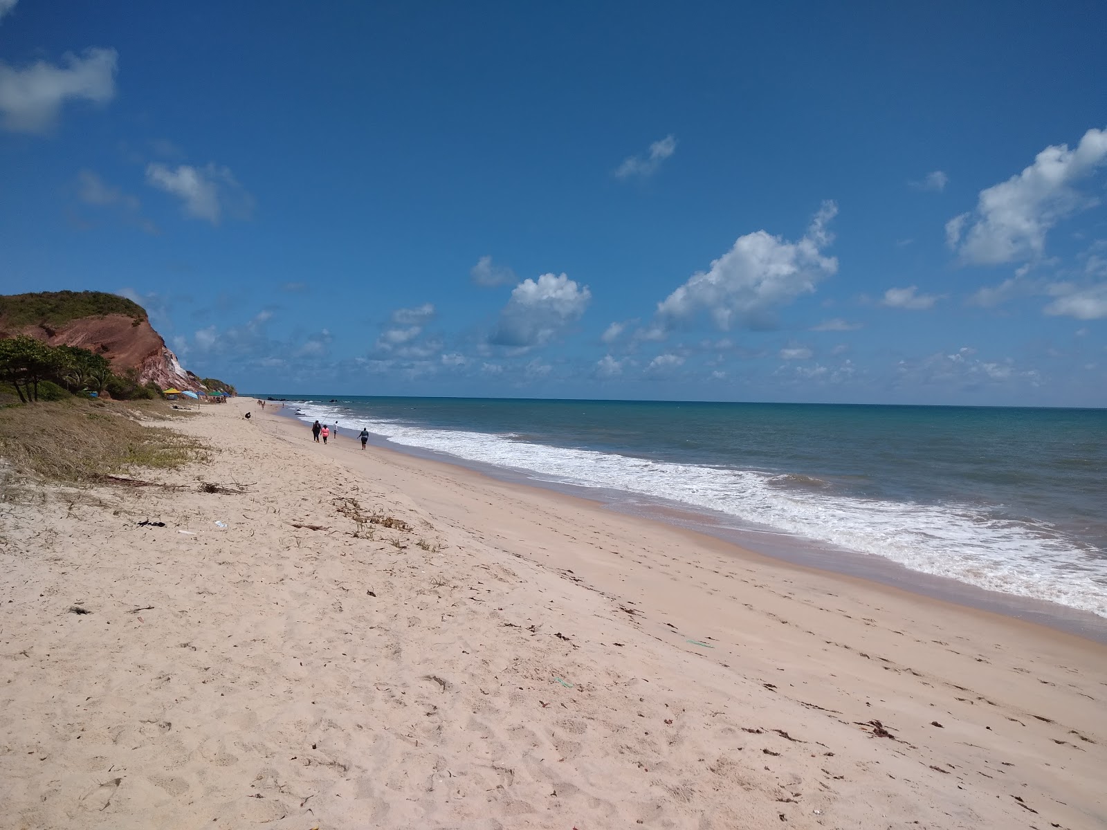 Foto di Spiaggia di Barra De Gramame Norte con una superficie del sabbia luminosa