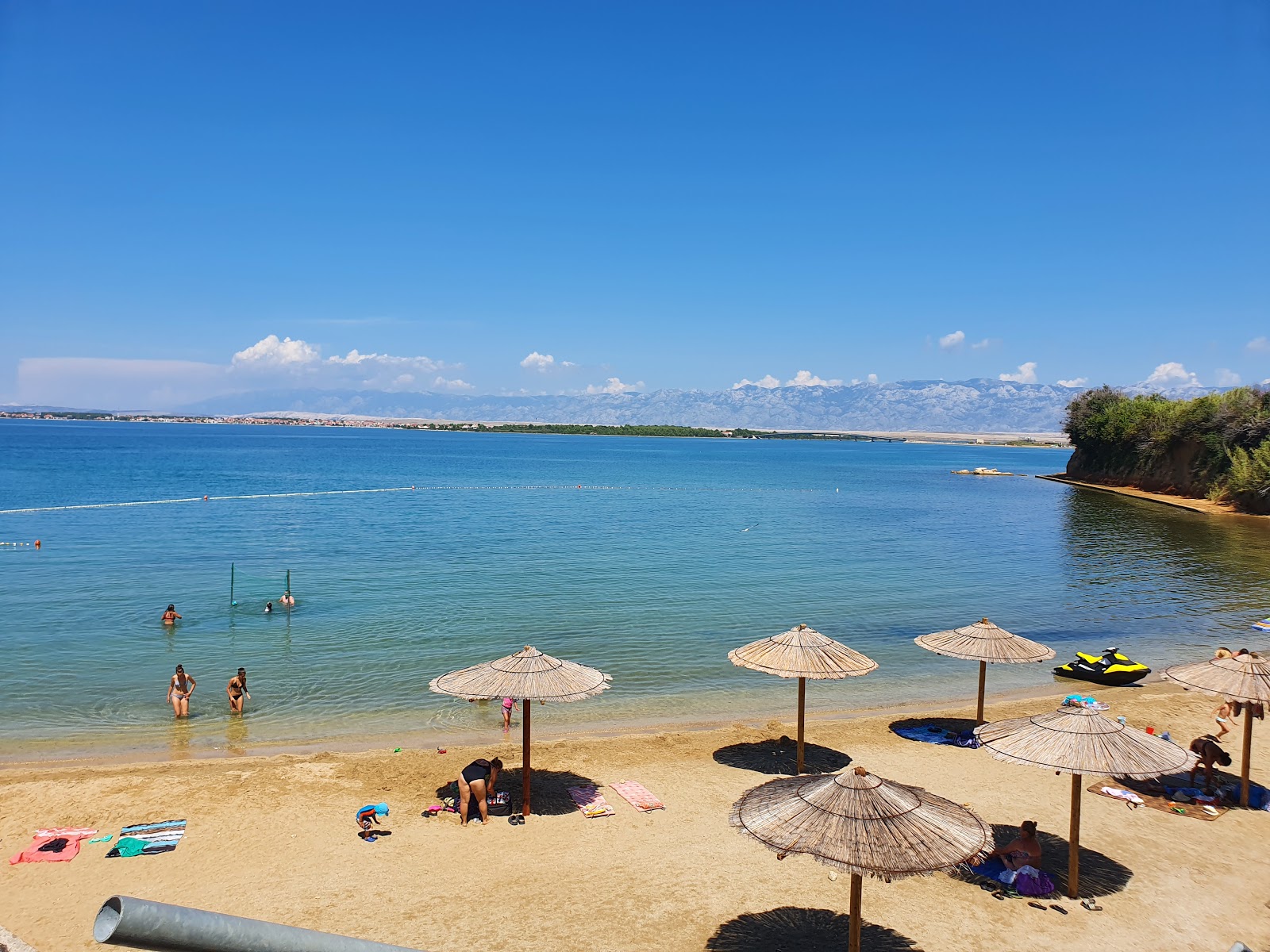 Privlaka beach'in fotoğrafı küçük koy ile birlikte