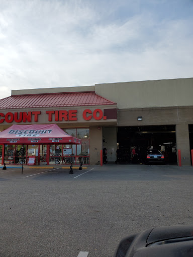 Tire Shop «Discount Tire Store - Indianapolis, IN», reviews and photos, 8302 N Michigan Rd, Indianapolis, IN 46268, USA