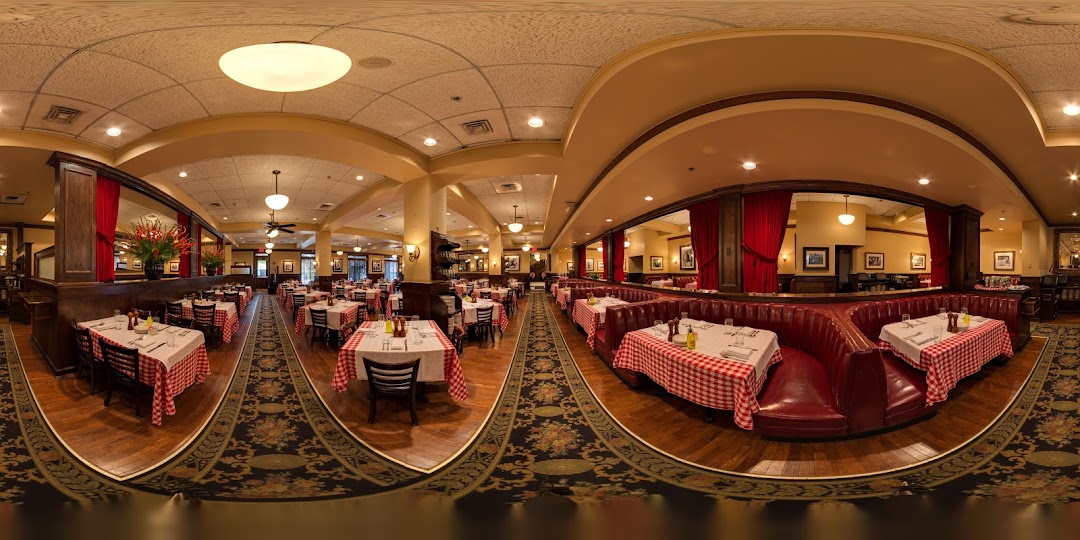 Maggianos Little Italy