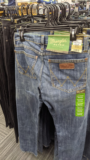 Outlet Store «VF Outlet», reviews and photos, 15501 S Apopka Vineland Rd, Orlando, FL 32821, USA