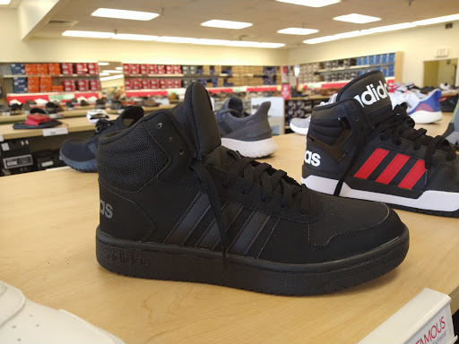 Shoe Store «Famous Footwear Outlet», reviews and photos, 5580 International Dr, Orlando, FL 32819, USA