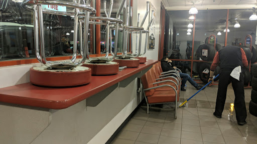 Tire Shop «Discount Tire», reviews and photos, 5505 South La Grange Road, Countryside, IL 60525, USA