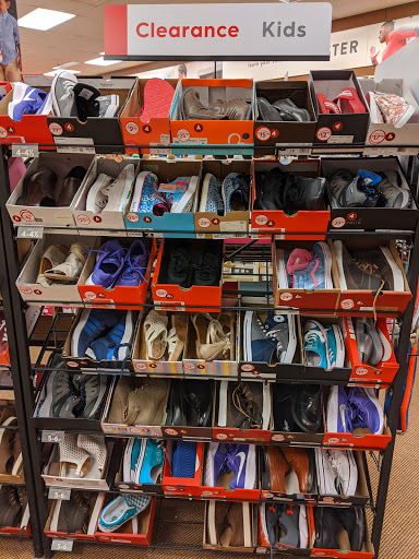 Shoe Store «Famous Footwear», reviews and photos, 1290 E Ireland Rd, South Bend, IN 46614, USA