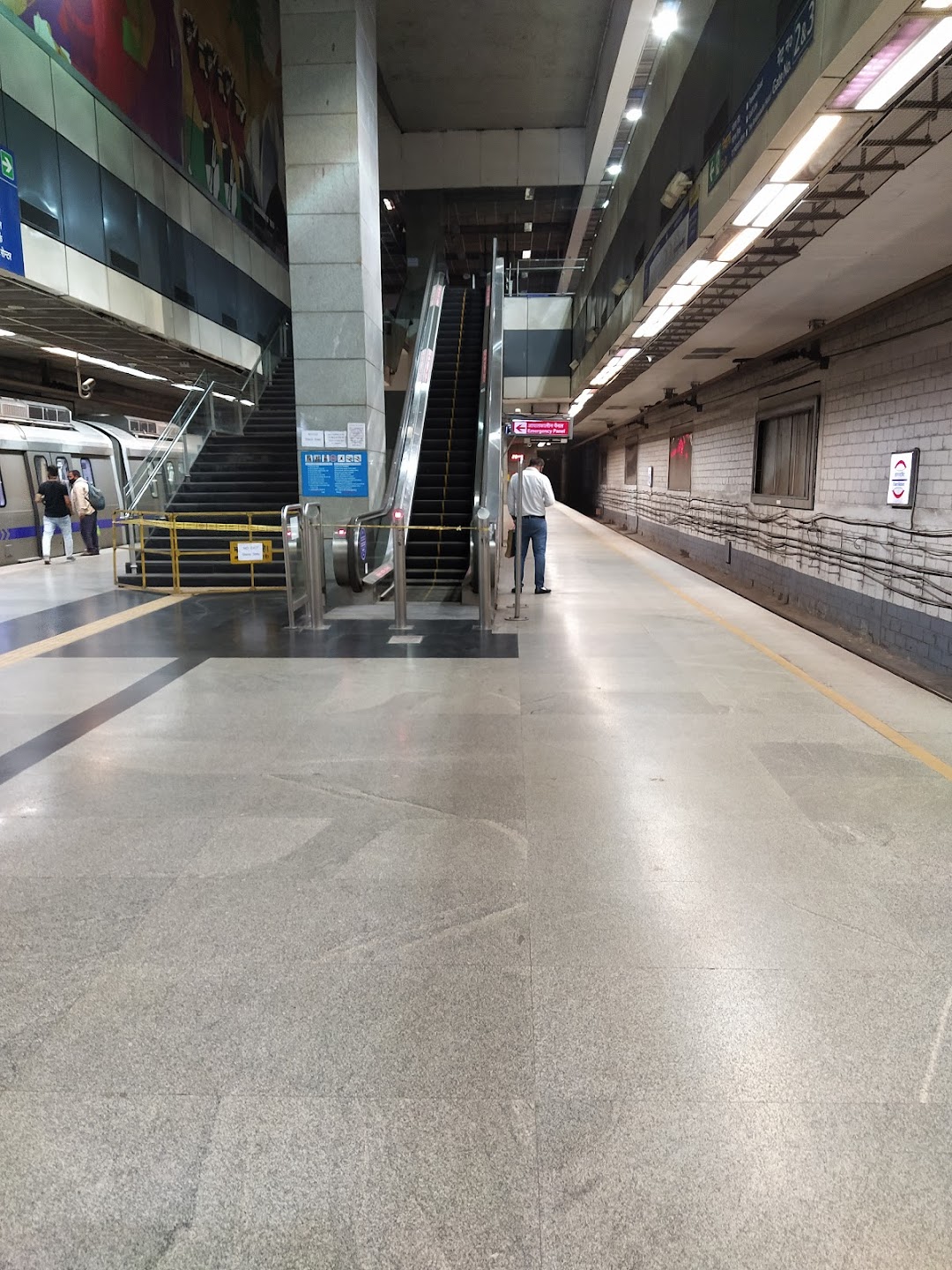 Khan Market metro station
