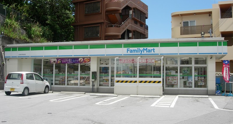 ファミリーマート 小禄中学校前店