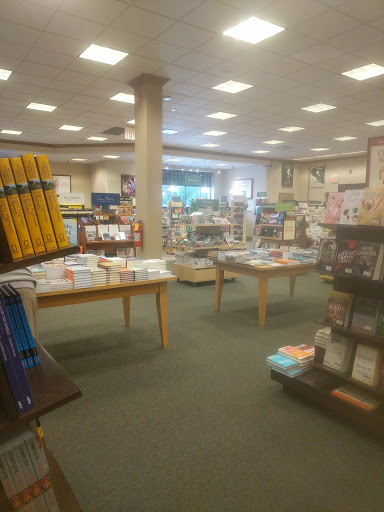 Book Store «Barnes & Noble», reviews and photos, 4935 S 76th St, Greenfield, WI 53220, USA
