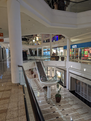 Shopping Mall «South Bay Galleria», reviews and photos, 1815 Hawthorne Blvd #201, Redondo Beach, CA 90278, USA