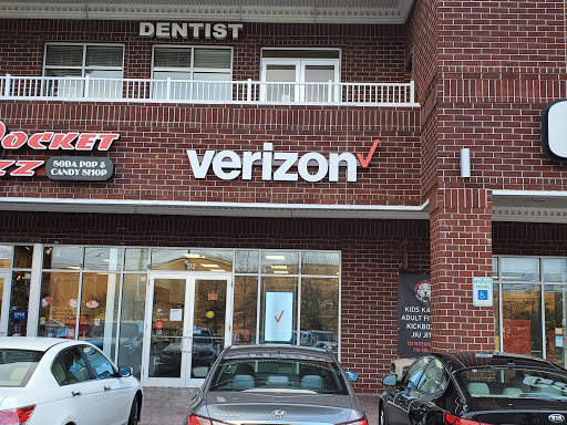 Cell Phone Store «Verizon», reviews and photos, 2945 Veterans Rd W, Staten Island, NY 10309, USA