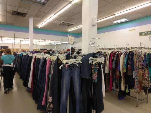 Shopping Mall «Freedom Village Shopping Center», reviews and photos, 1039 Alleghany St, Charlotte, NC 28208, USA