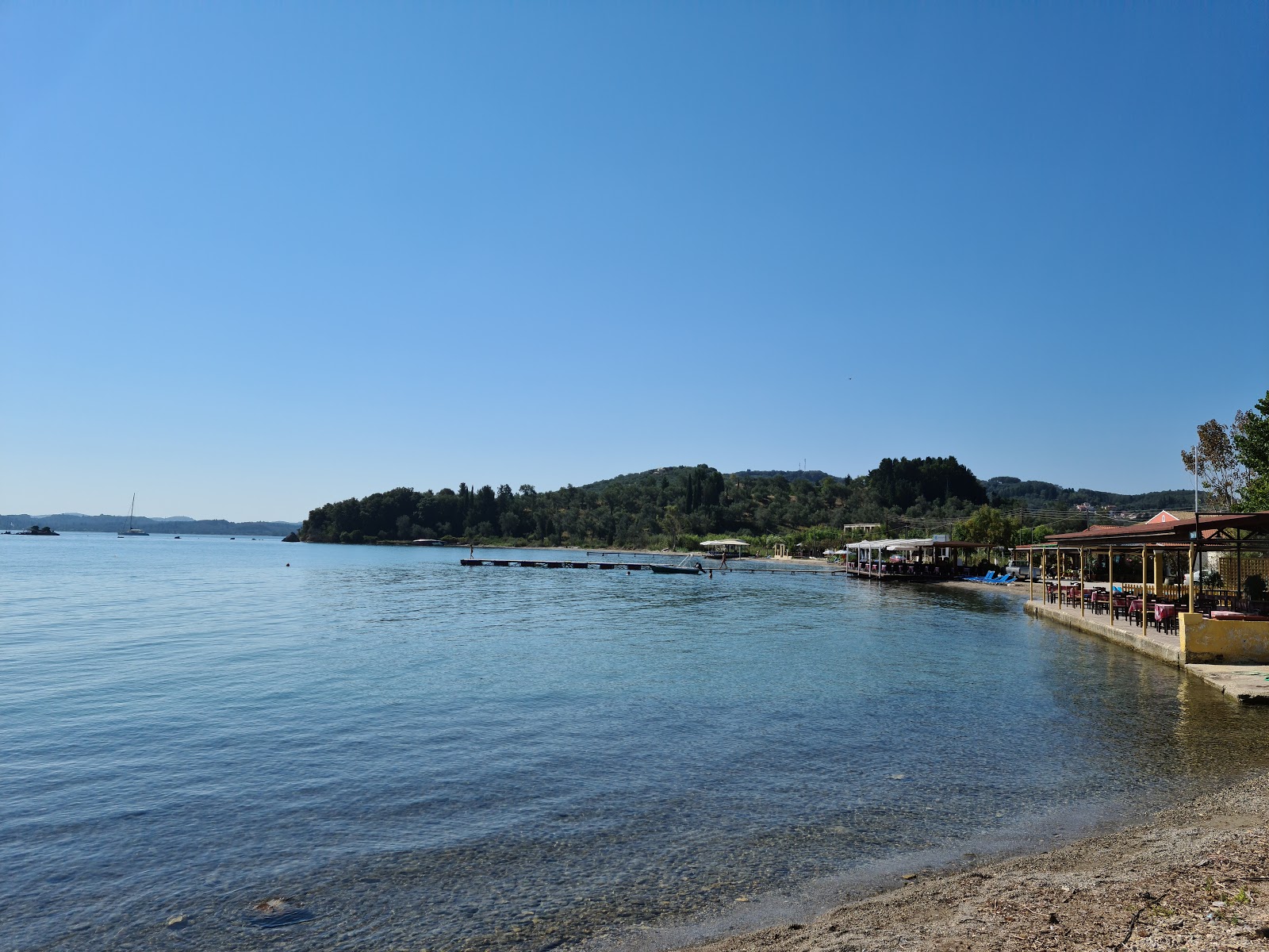 Photo of Paralia Petriti with partly clean level of cleanliness