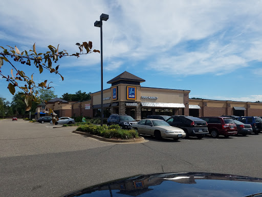 ALDI, 750 Wildwood Rd, Mahtomedi, MN 55115, USA, 