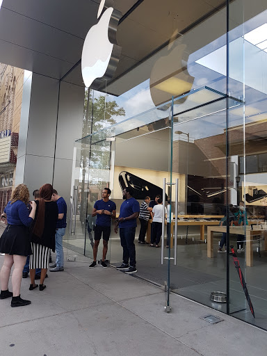 Computer Store «Apple Uptown», reviews and photos, 3018 Hennepin Ave, Minneapolis, MN 55408, USA