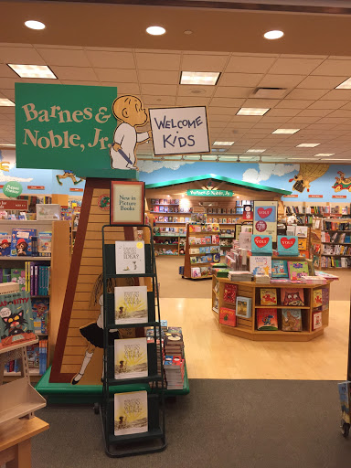 Book Store «Barnes & Noble Booksellers Maple Grove», reviews and photos, 8040 Wedgewood Ln N, Maple Grove, MN 55369, USA