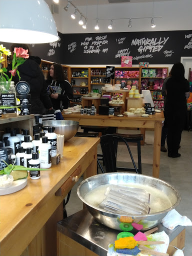 Cosmetics Store «Lush», reviews and photos, 10 Rosedale Shopping Center, Roseville, MN 55113, USA