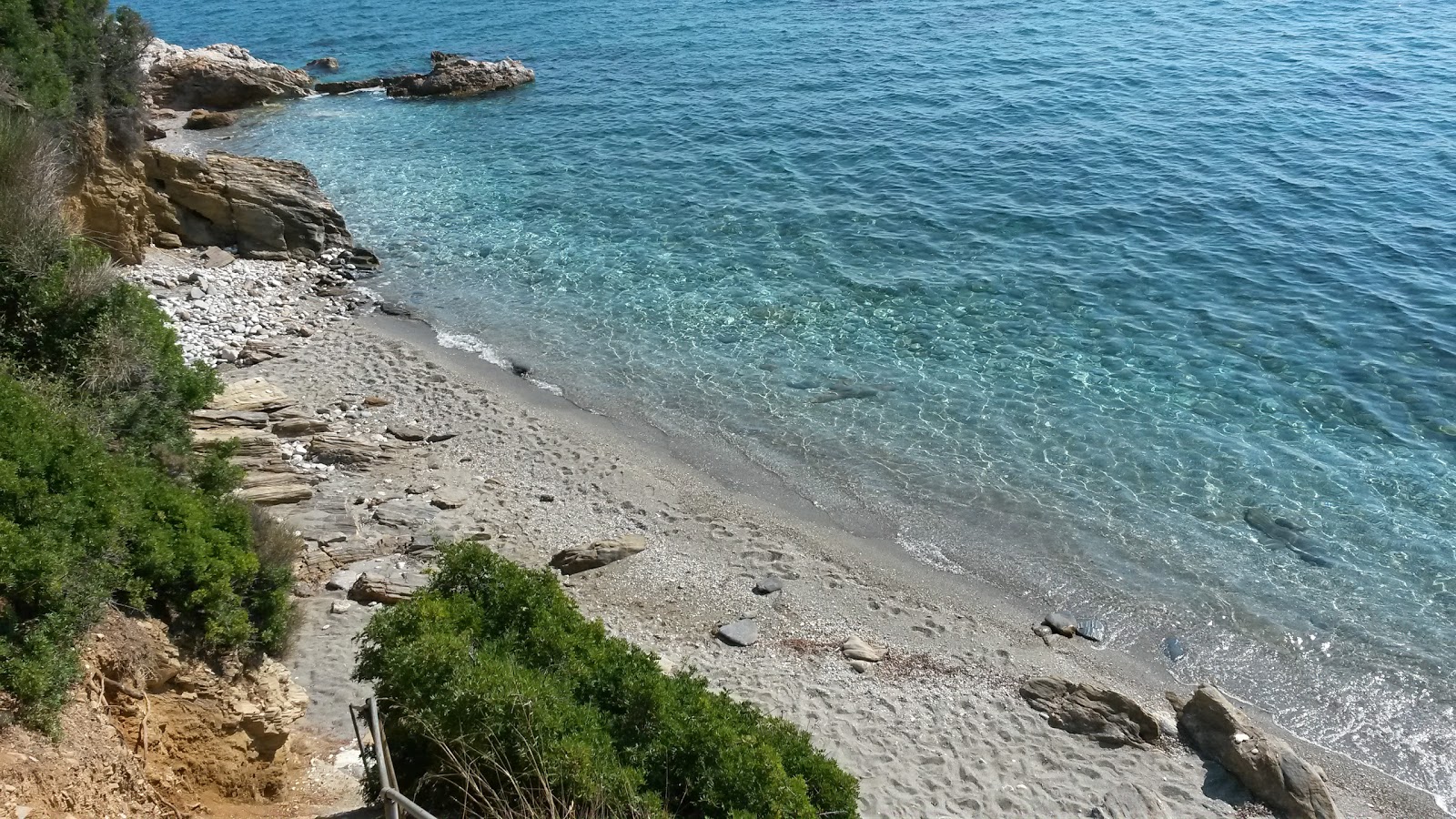 Karkatzuna beach'in fotoğrafı çok temiz temizlik seviyesi ile