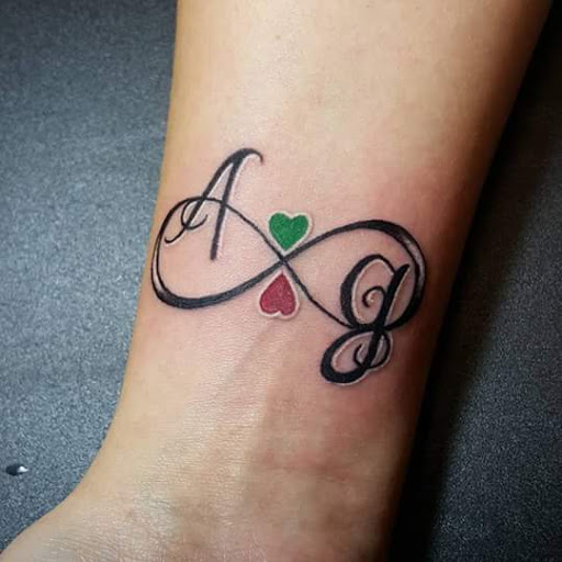 Tattoo Shop «SIGNATURE TATTOO», reviews and photos, 2042 Bailey Rd, Cuyahoga Falls, OH 44221, USA