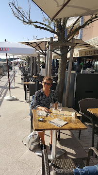 Atmosphère du Restaurant français Restaurant Les Tamaris à Andernos-les-Bains - n°17