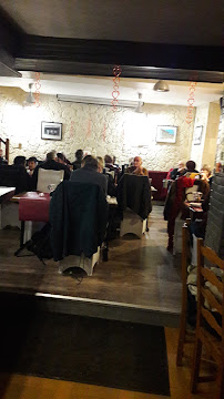 Atmosphère du Restaurant français Le Petit Chinon à Quincy-Voisins - n°7