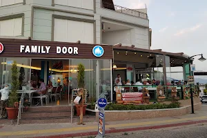 Family Door Restoran image
