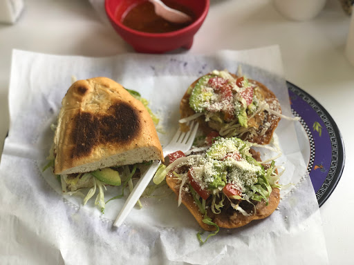 Las Rocas (Tortas Tacos Tostadas Y Licuados)