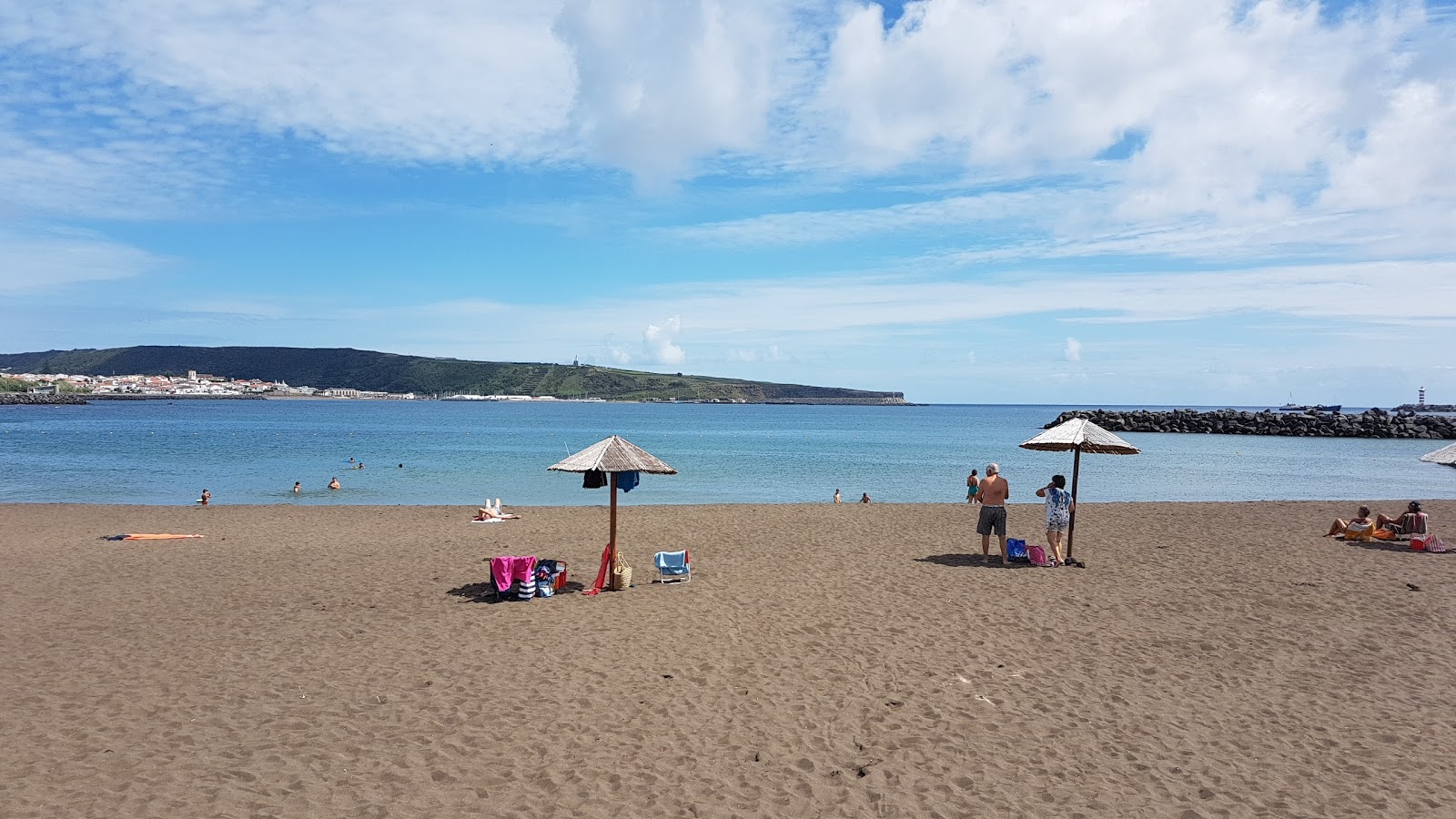 Praia da Riviera的照片 带有碧绿色纯水表面