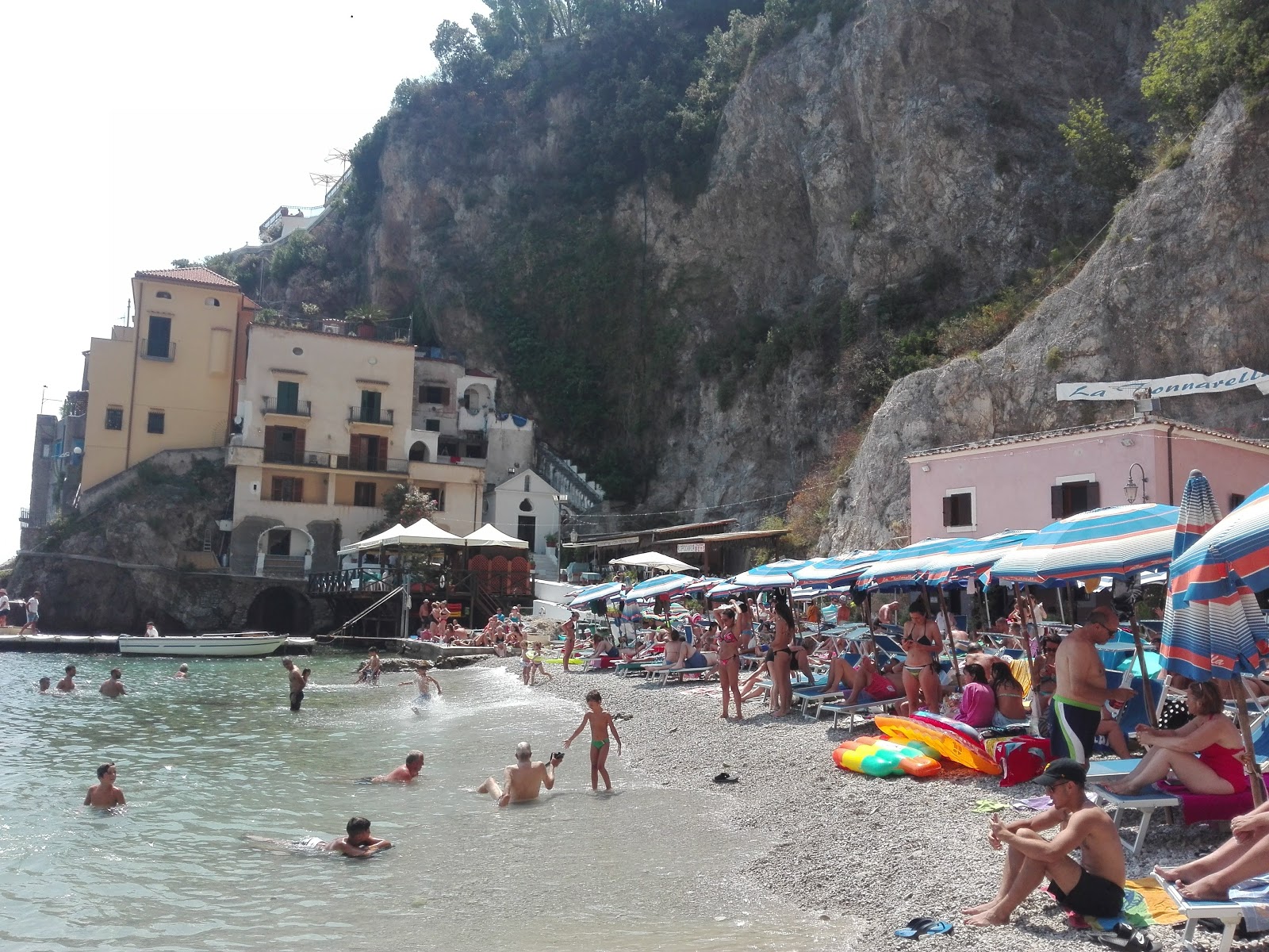 Valokuva Spiaggia di via Smeraldoista. sijaitsee luonnonalueella