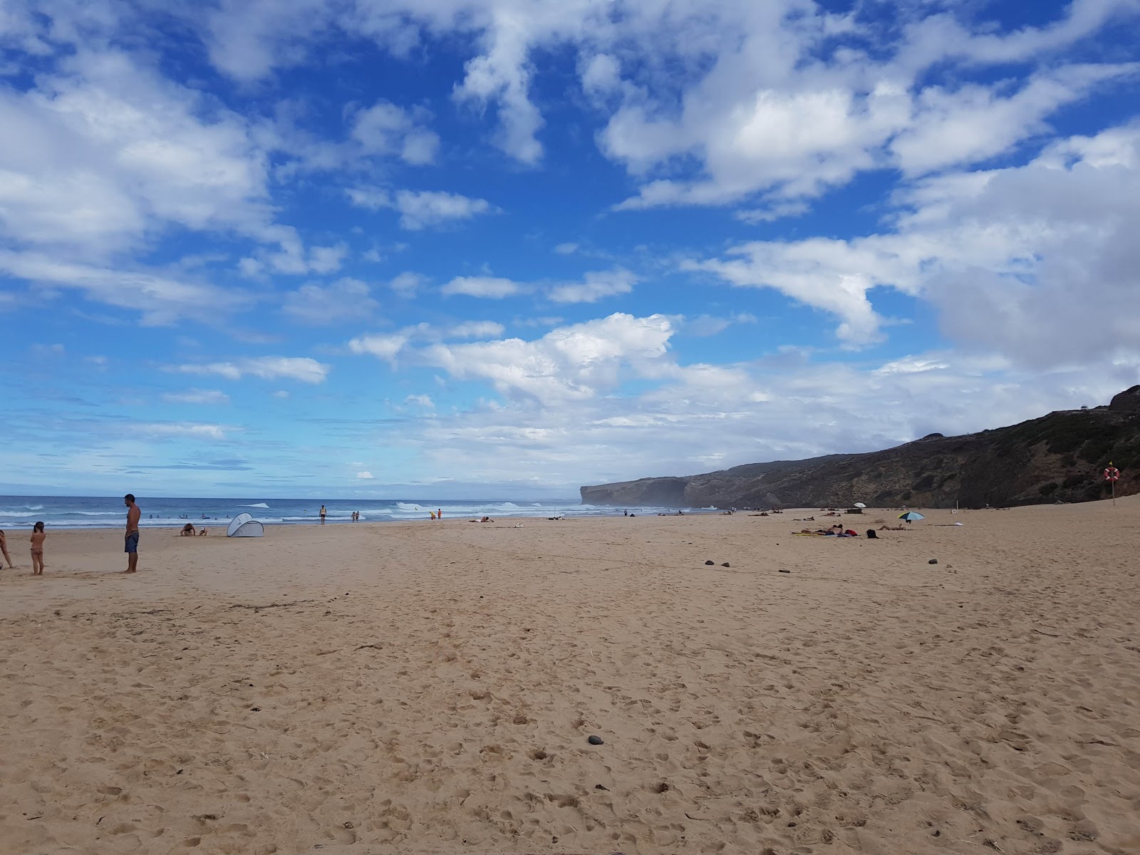 Valokuva Praia de Monte Clerigoista. - suosittu paikka rentoutumisen tuntijoille