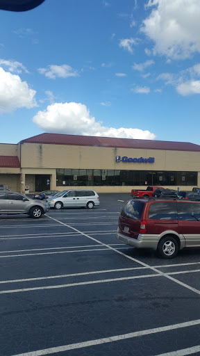 Thrift Store «Goodwill of North Georgia: Kennesaw Store and Donation Center», reviews and photos, 2500 Cobb Pkwy N, Kennesaw, GA 30152, USA