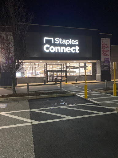 Office Supply Store «Staples», reviews and photos, 163 Highland Ave, Needham, MA 02494, USA