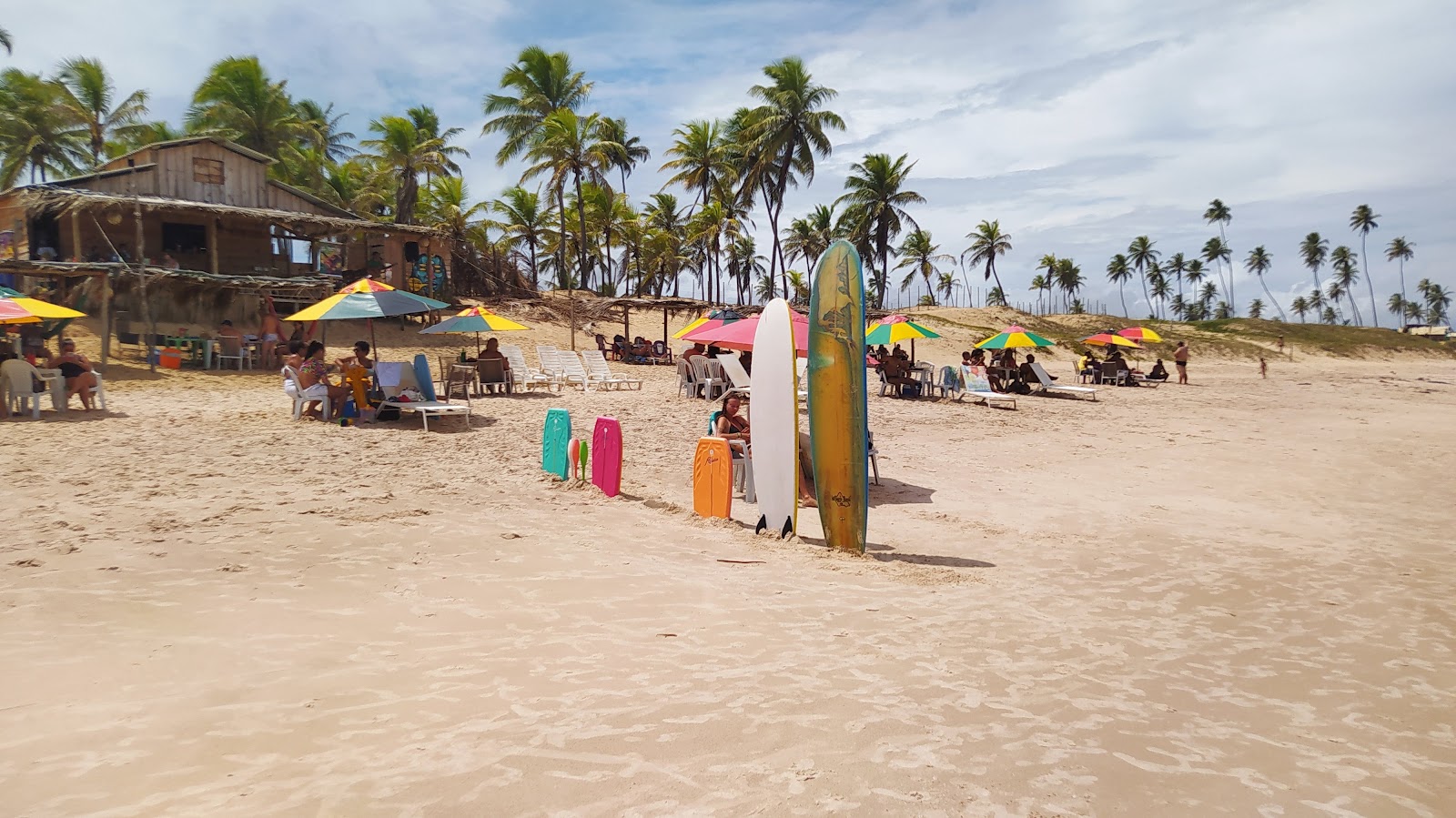 Praia de Santo Antonio'in fotoğrafı - rahatlamayı sevenler arasında popüler bir yer