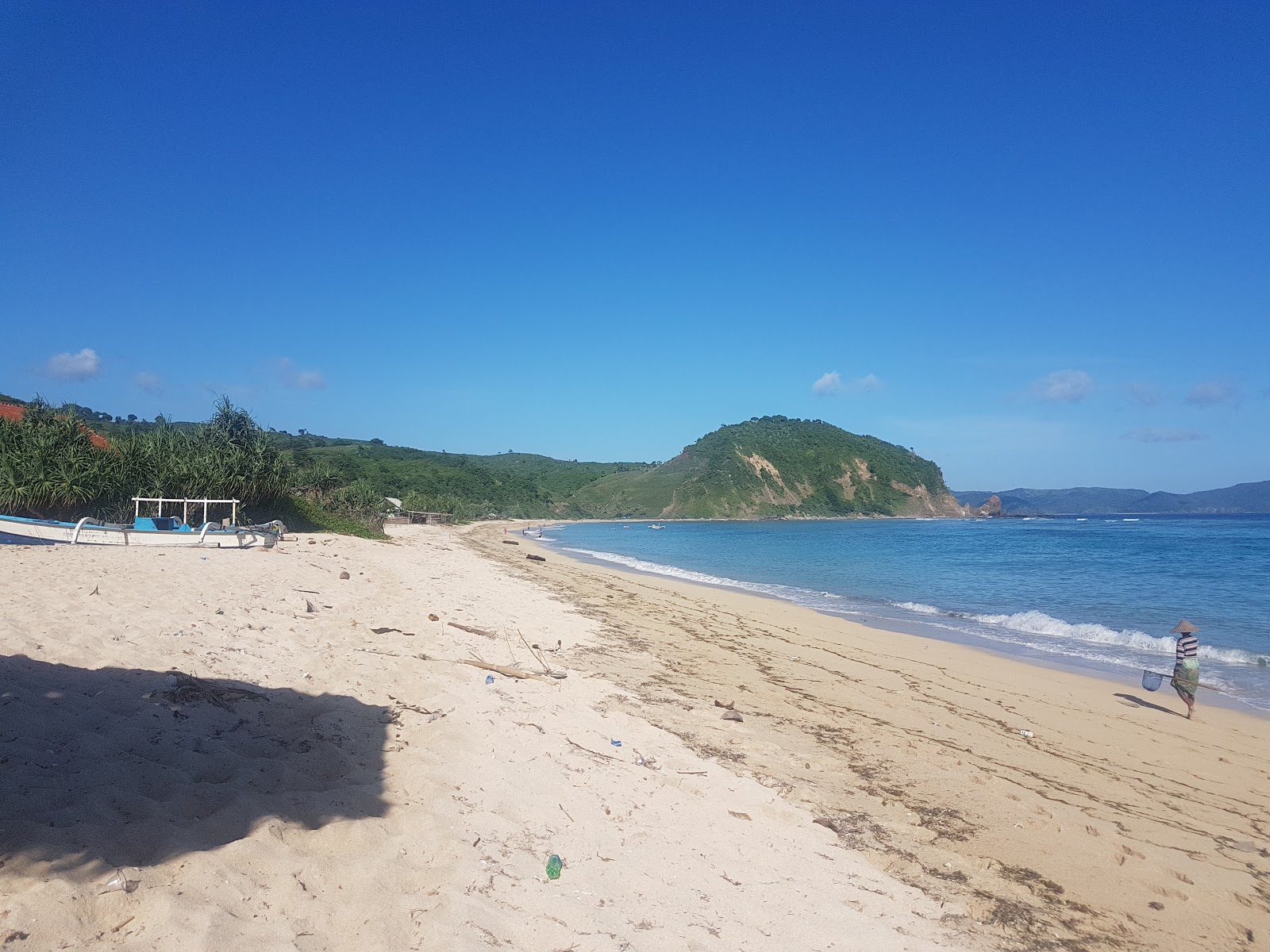 Zdjęcie Nambung Beach z powierzchnią turkusowa czysta woda