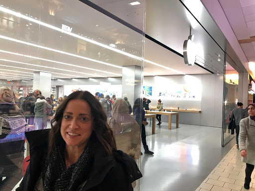 Computer Store «Apple Queens Center», reviews and photos, 90-15 Queens Blvd, Elmhurst, NY 11373, USA